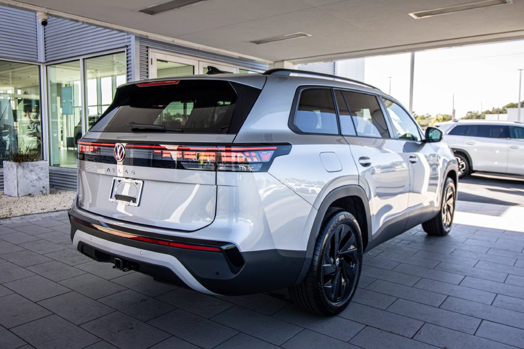 New 2027 Volkswagen Atlas SE FWD image 2