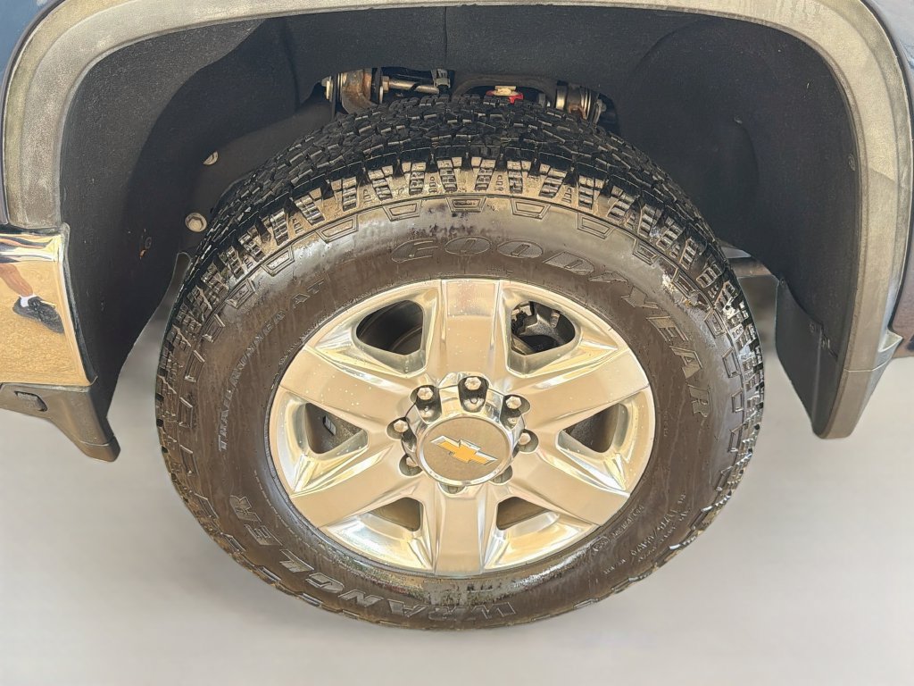 Used 2021 Chevrolet Silverado 2500 LTZ w/ LTZ Premium Package AWD/4WD image 38