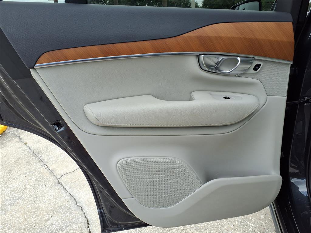 Used 2022 Volvo XC90 T6 Momentum w/ Advanced Package image 19