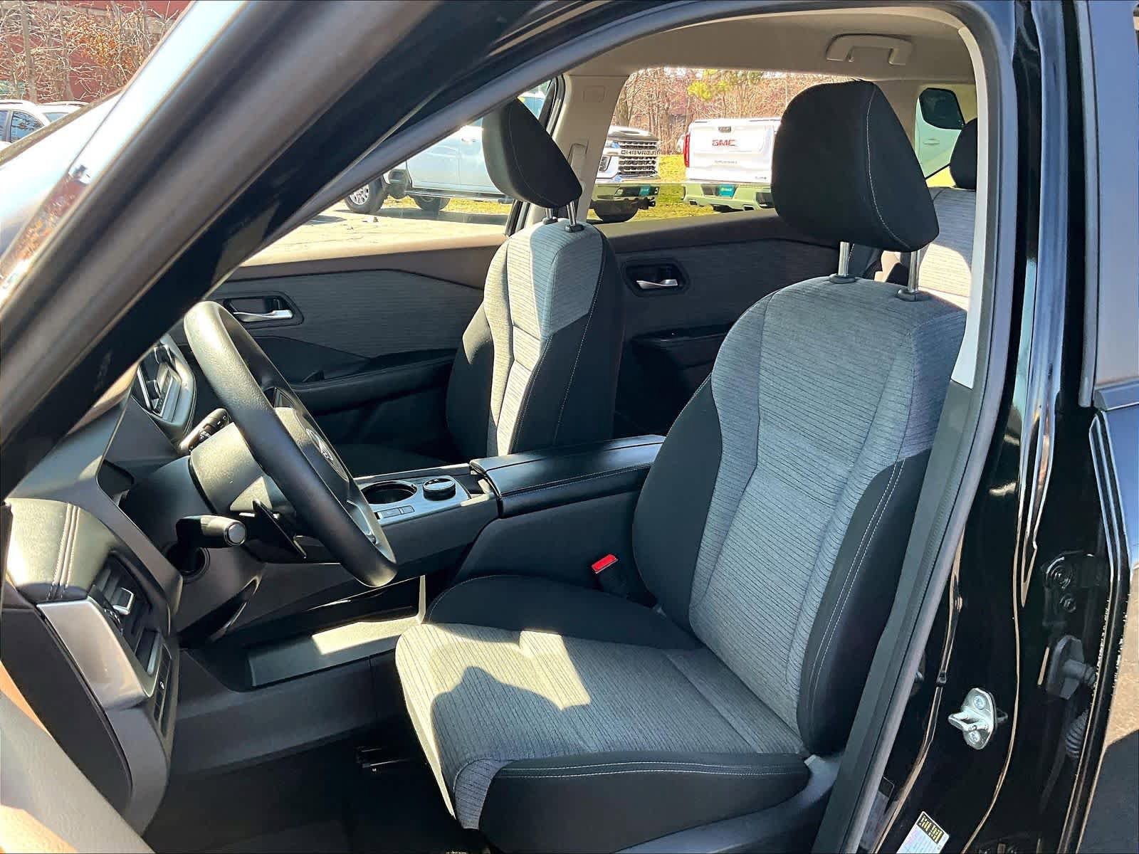Used 2023 Nissan Rogue SV AWD/4WD image 10
