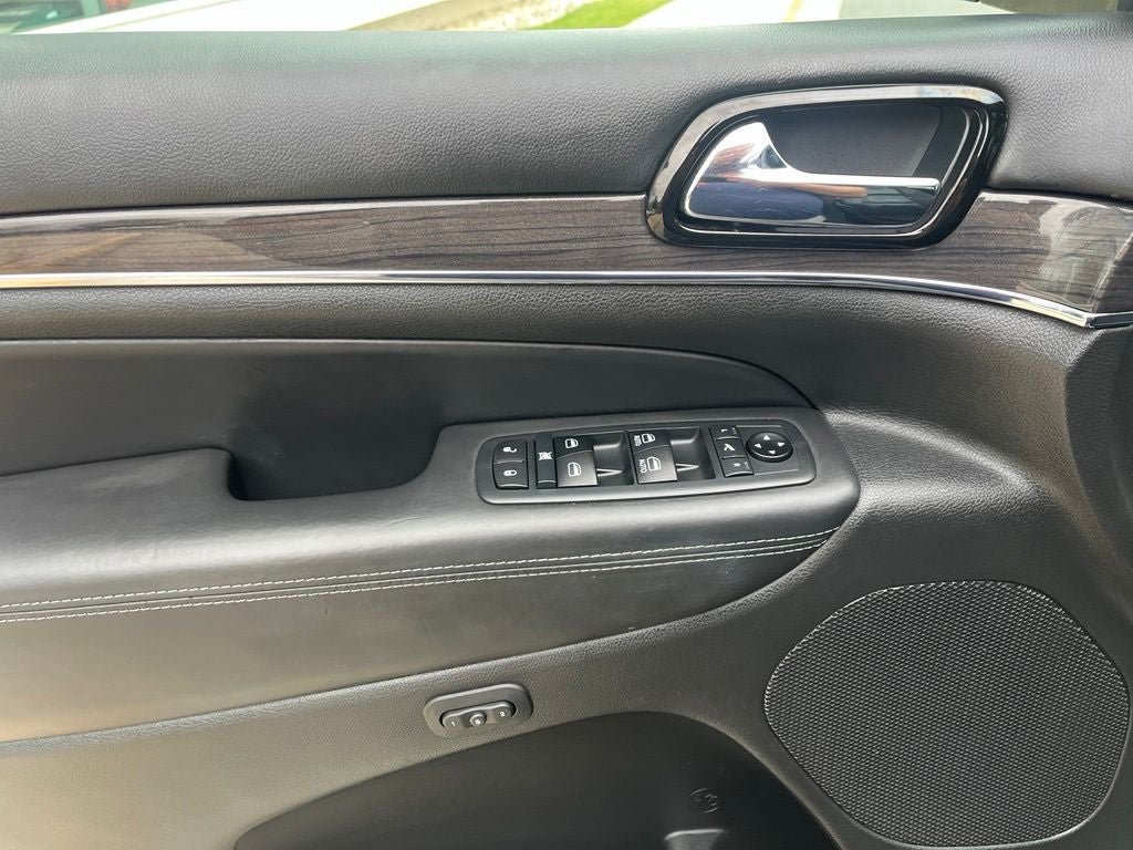 Used 2020 Jeep Grand Cherokee Overland AWD/4WD image 41