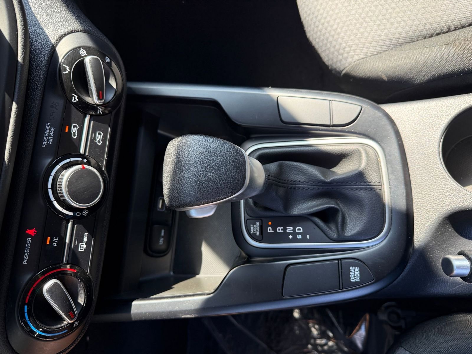 Used 2025 Kia Soul LX w/ LX Technology Package FWD image 38