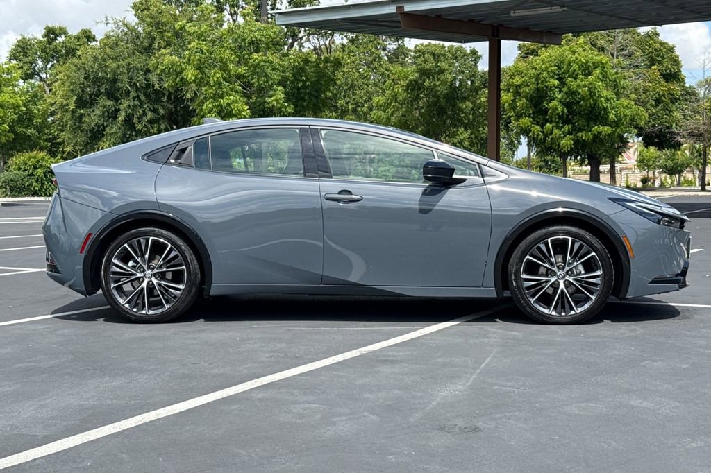 Used 2025 Toyota Prius XLE FWD image 10
