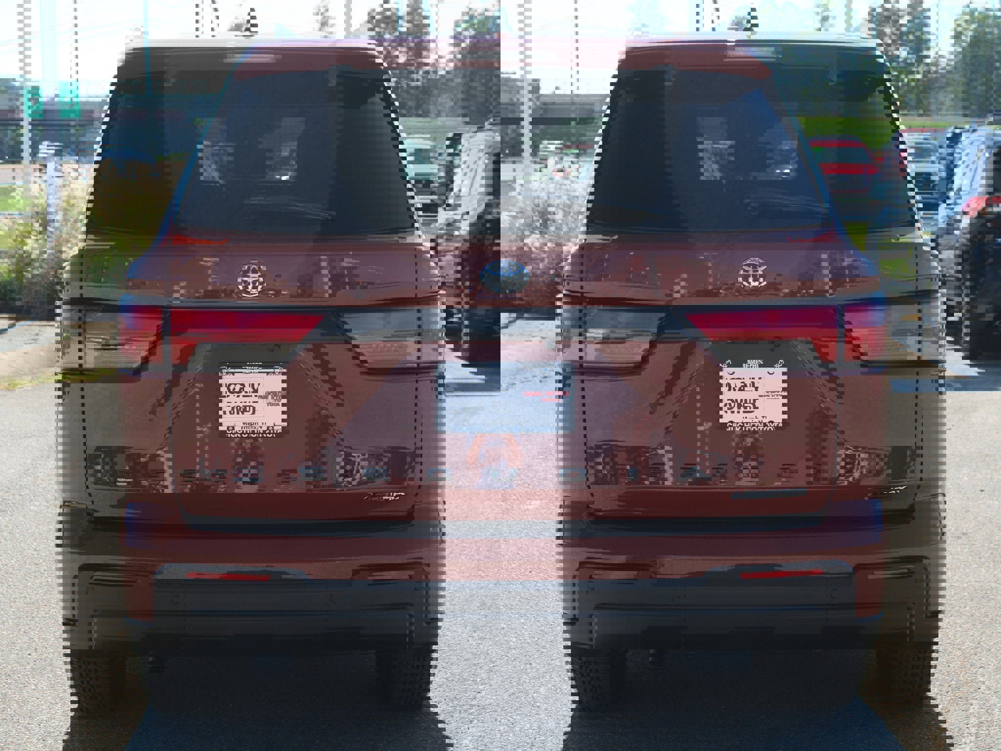 Used 2025 Toyota Sequoia SR5 w/ SR5 Premium Package image 4