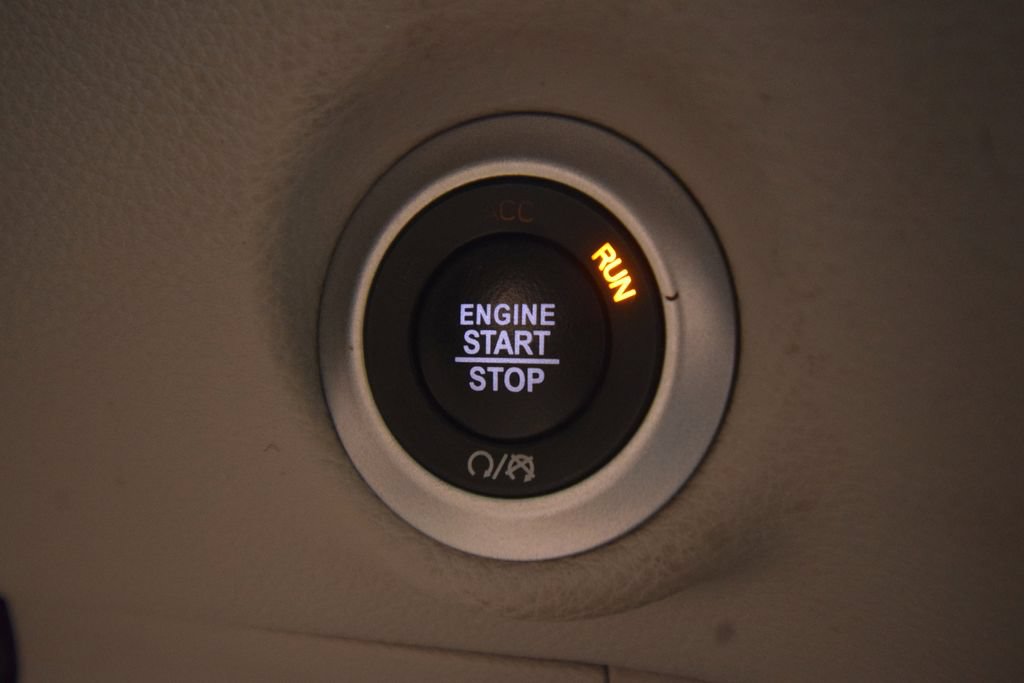 Used 2020 Chrysler Pacifica Limited FWD image 37