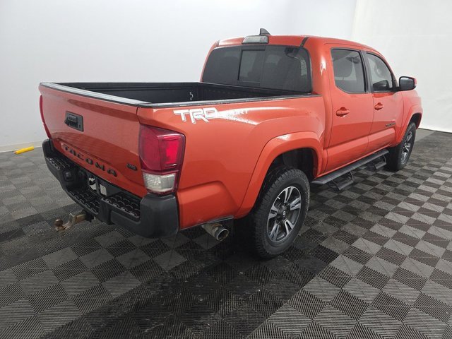 Used 2017 Toyota Tacoma TRD Sport w/ Tow Package image 4