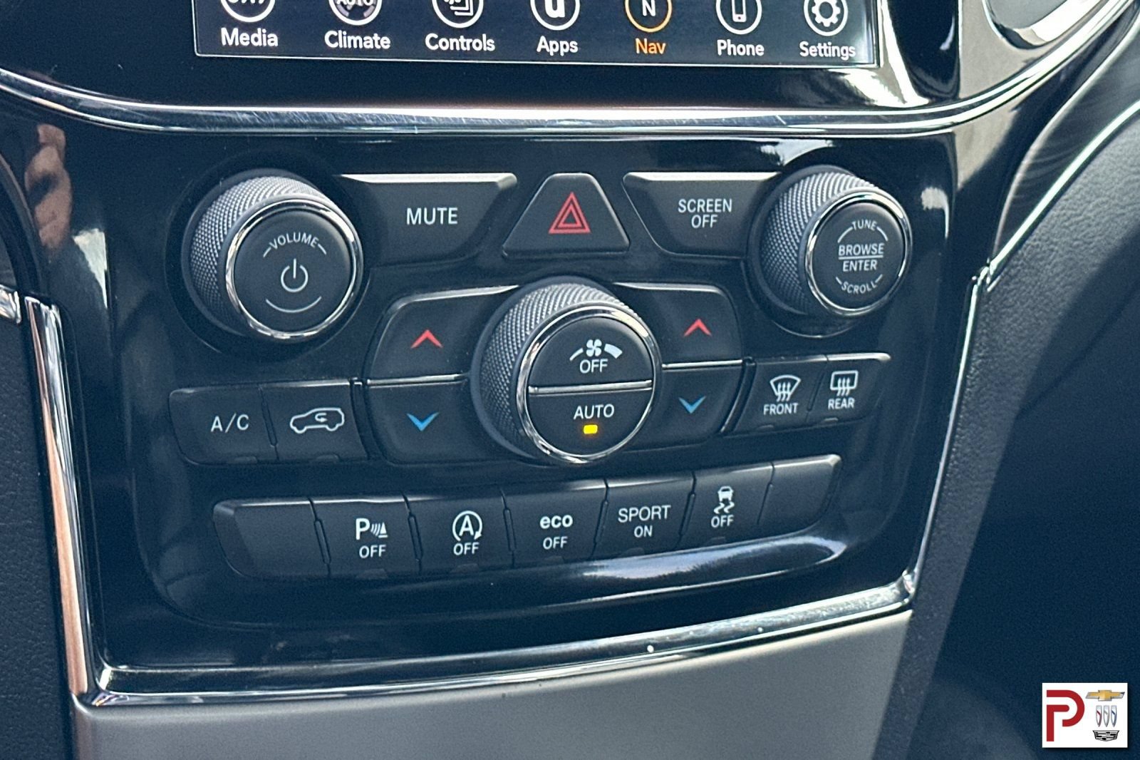 Used 2020 Jeep Grand Cherokee Limited AWD/4WD image 25