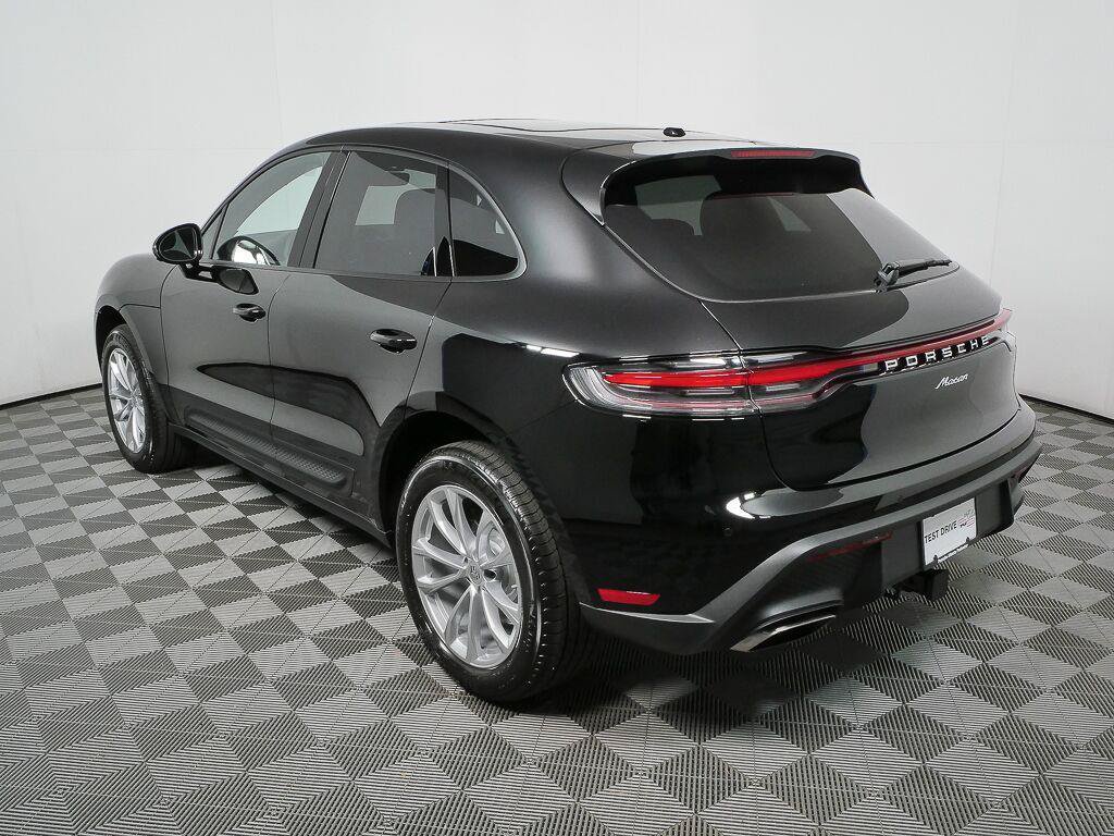 Certified 2026 Porsche Macan AWD/4WD image 3