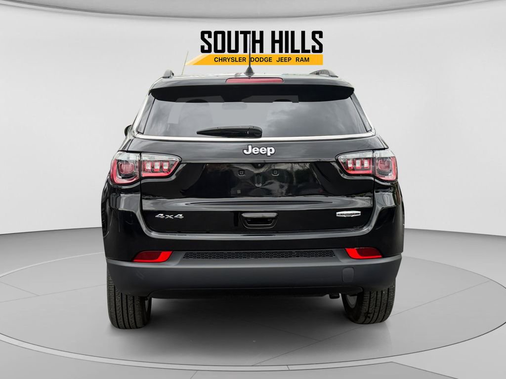 Used 2022 Jeep Compass Latitude w/ Sun and Sound Group AWD/4WD image 4