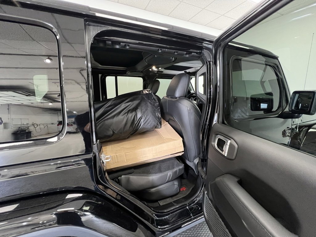 Used 2022 Jeep Wrangler Unlimited Sahara image 7