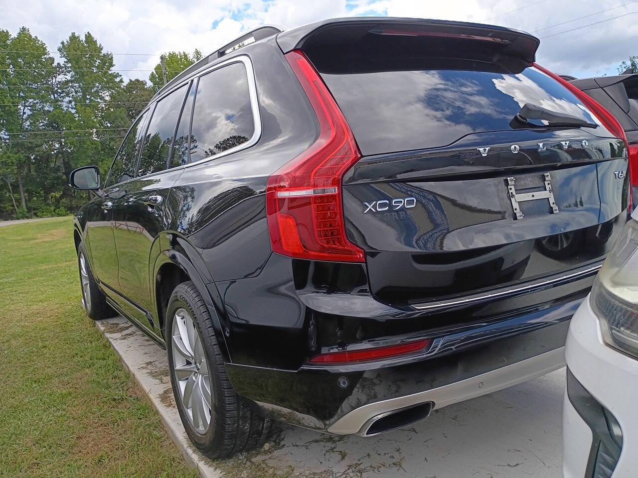 Used 2017 Volvo XC90 T6 Momentum w/ Vision Package AWD/4WD image 5