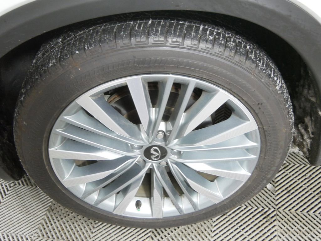 Used 2024 INFINITI QX50 Sensory image 9