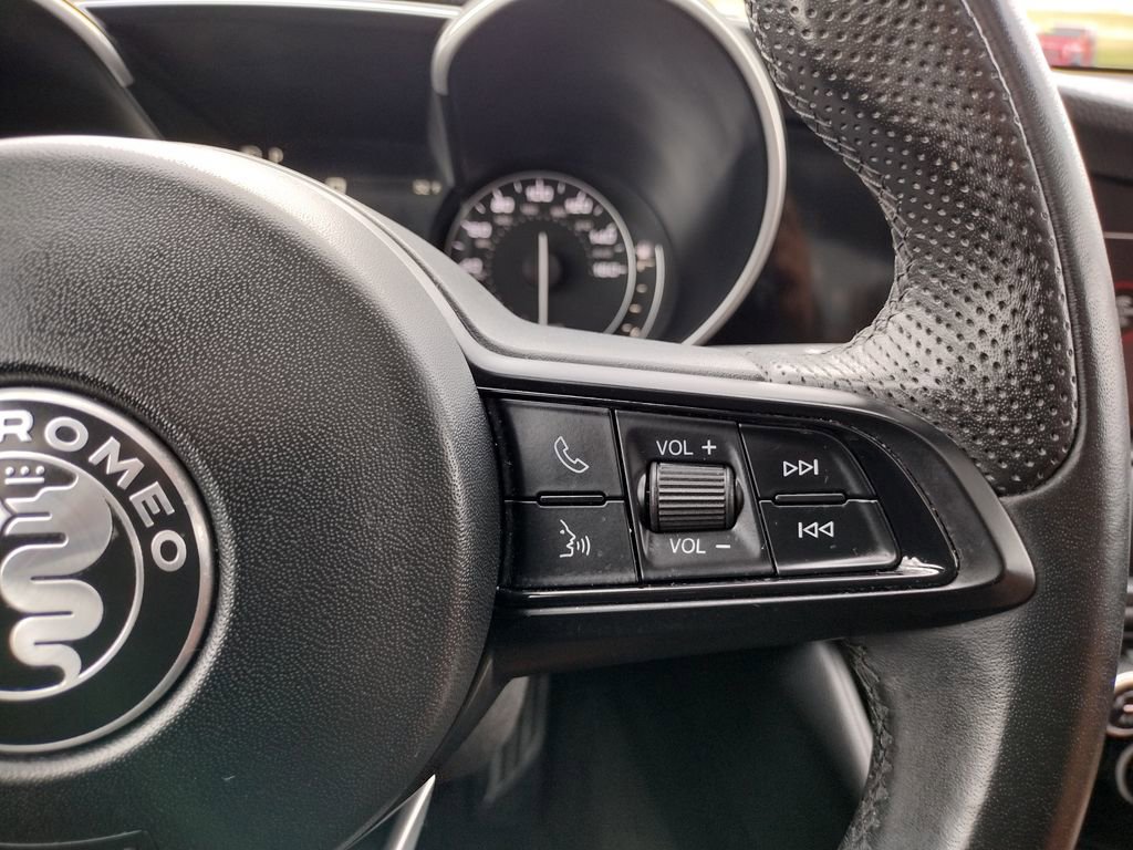 Used 2022 Alfa Romeo Giulia Ti image 23