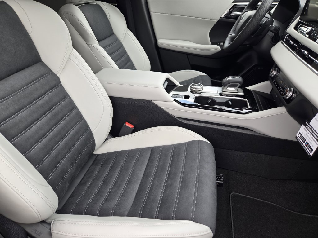 New 2026 Mitsubishi Outlander LE FWD image 11