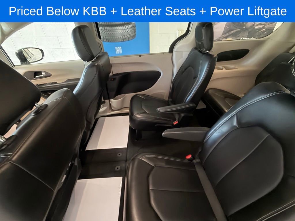 Used 2024 Chrysler Pacifica Touring-L FWD image 17