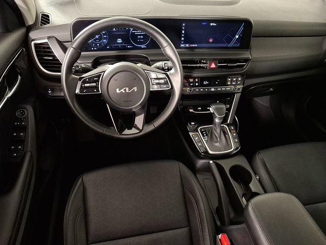 Used 2024 Kia Seltos EX AWD/4WD image 2