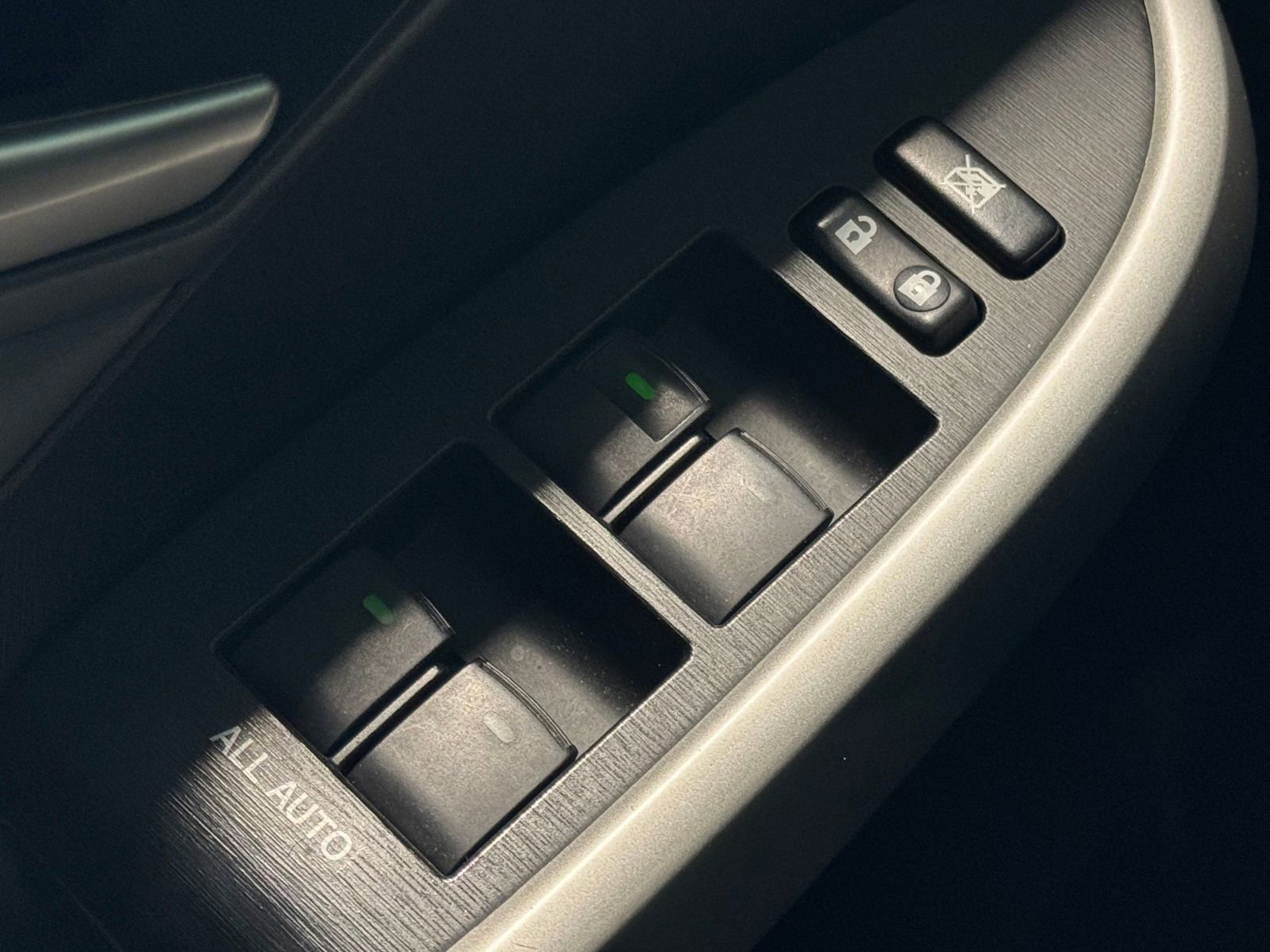 Used 2012 Toyota Prius Four image 28