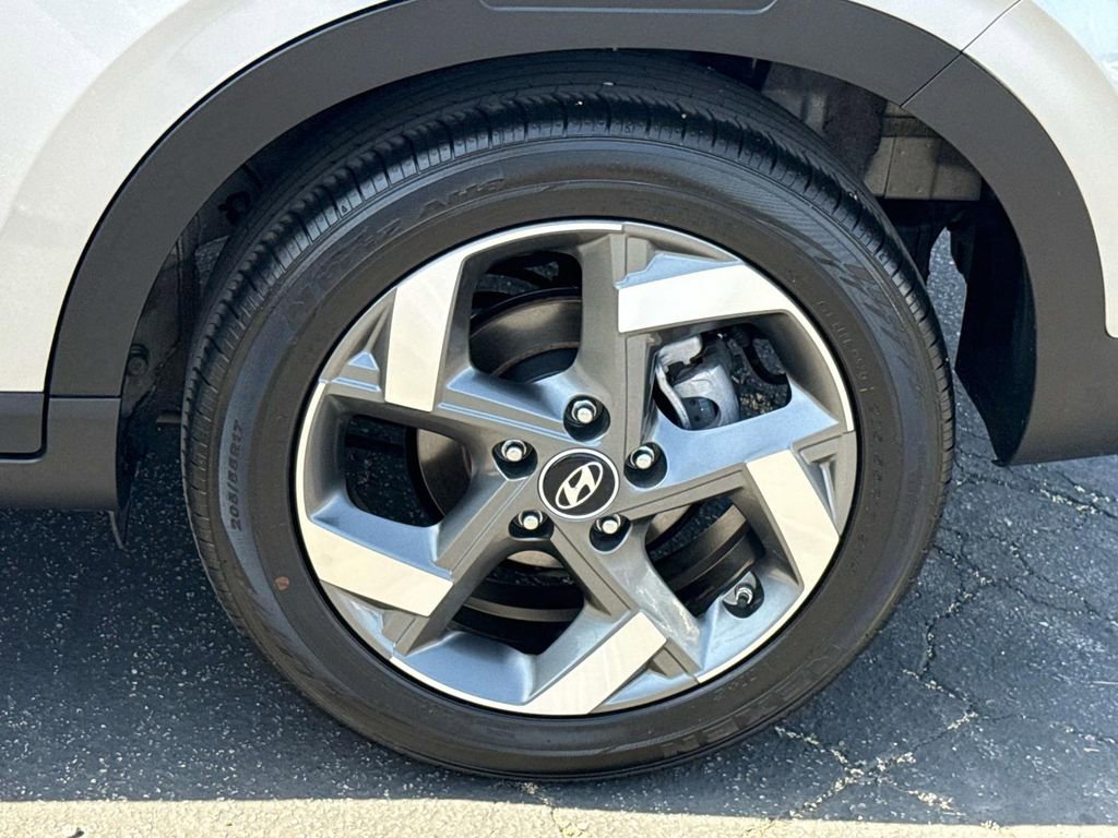 Used 2025 Hyundai Venue SEL image 30