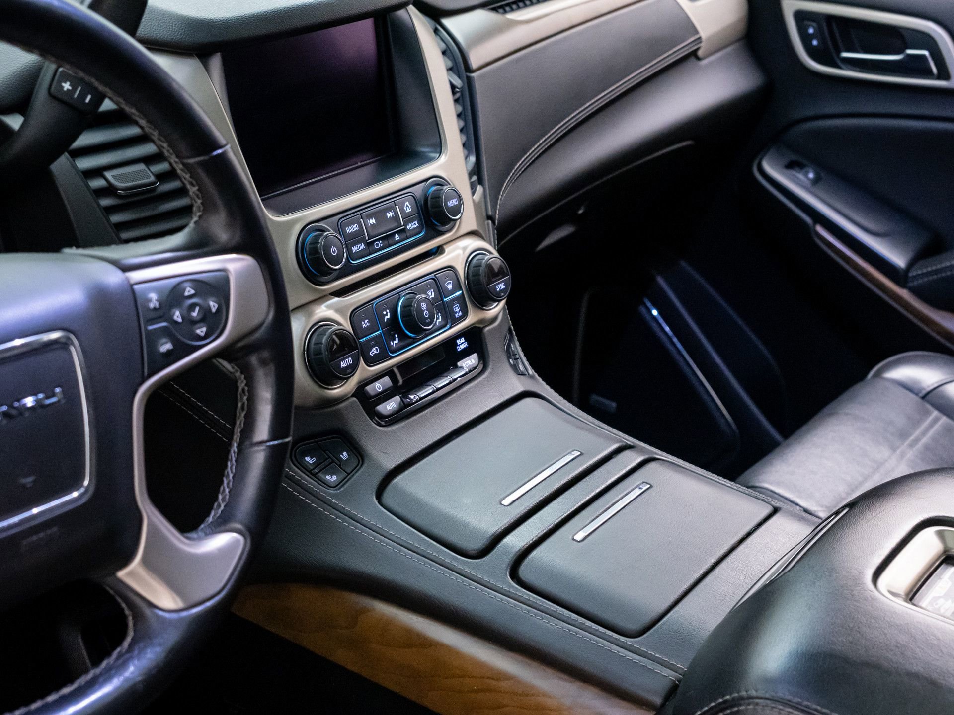 Used 2018 GMC Yukon Denali AWD/4WD image 12