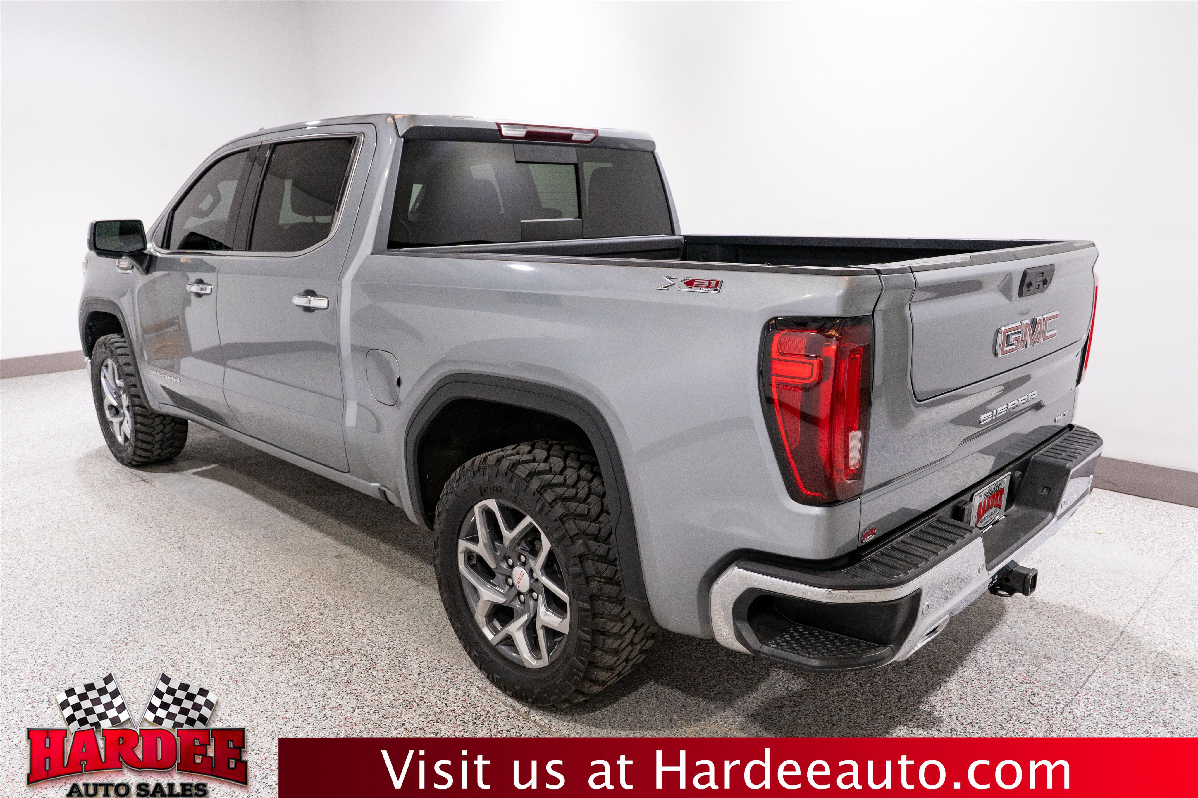 Used 2023 GMC Sierra 1500 SLT w/ SLT Premium Plus Package AWD/4WD image 3