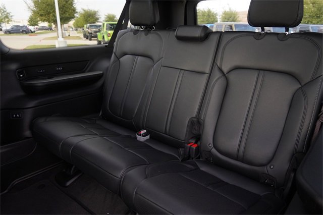 New 2025 Jeep Wagoneer L Series II image 16