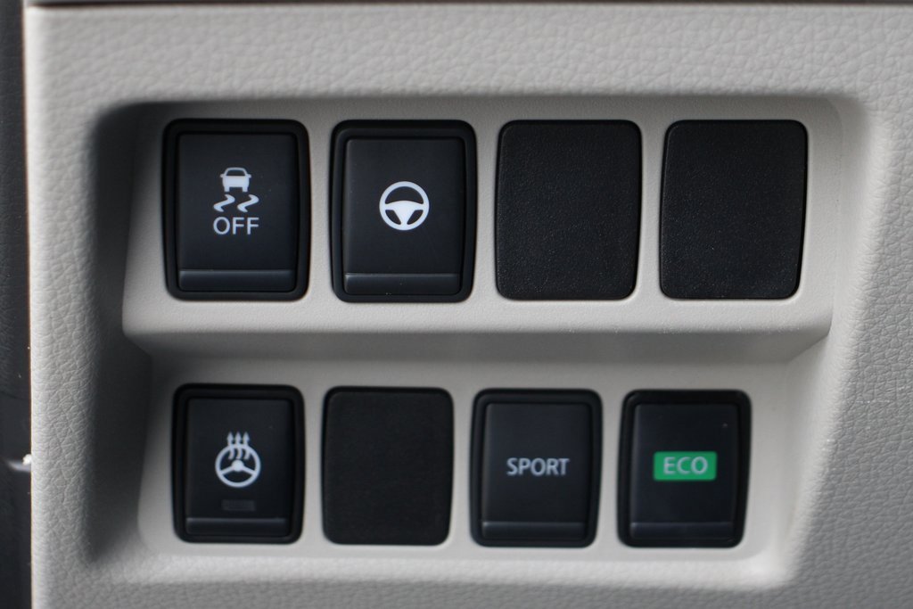 Used 2020 Nissan Rogue Sport SL w/ Premium Package image 18