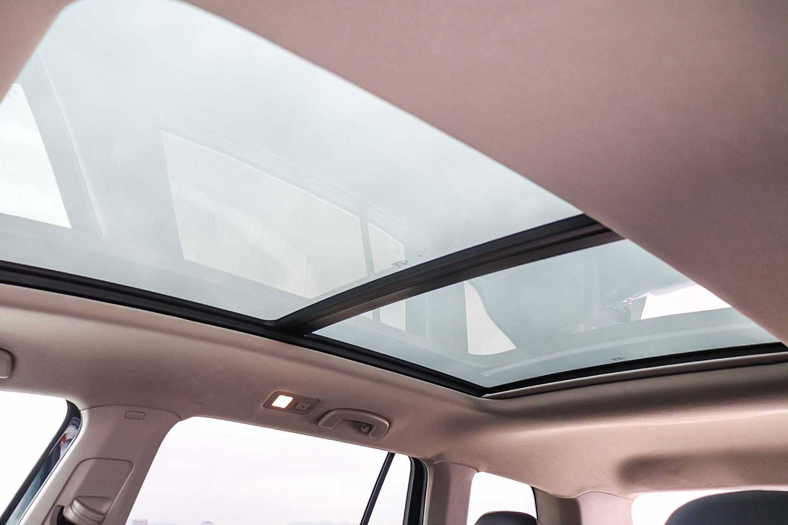 Used 2019 Volkswagen Atlas SE w/ Panoramic Sunroof Package AWD/4WD image 28