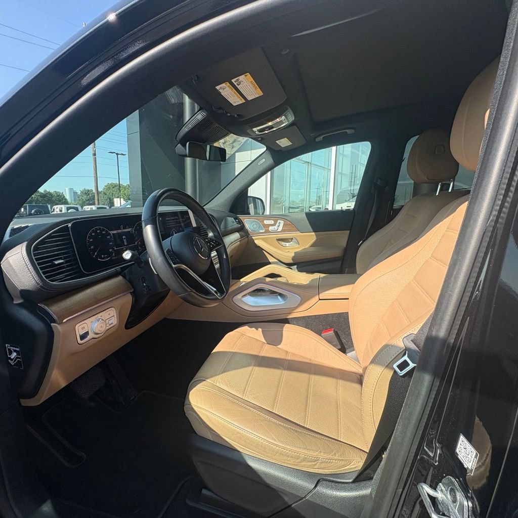 Used 2024 Mercedes-Benz GLS 450 4MATIC image 11
