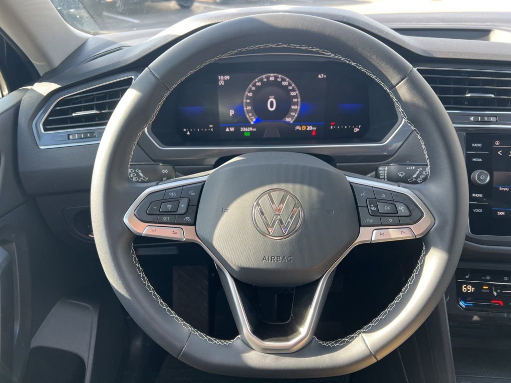 Used 2022 Volkswagen Tiguan SE image 15