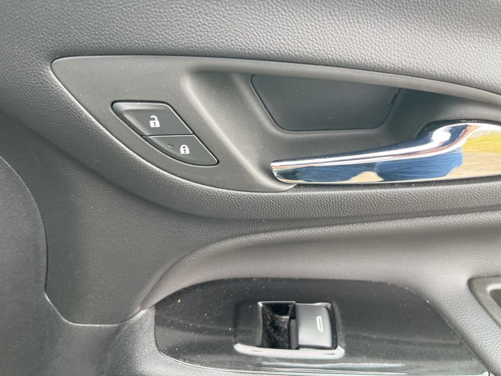 Used 2023 Chevrolet Equinox Premier w/ LPO, Floor Liner Package AWD/4WD image 8