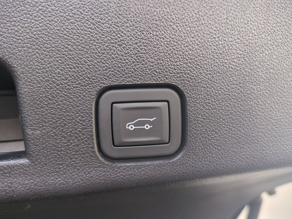 Used 2026 GMC Acadia Elevation w/ Elevation Premium Package FWD image 15