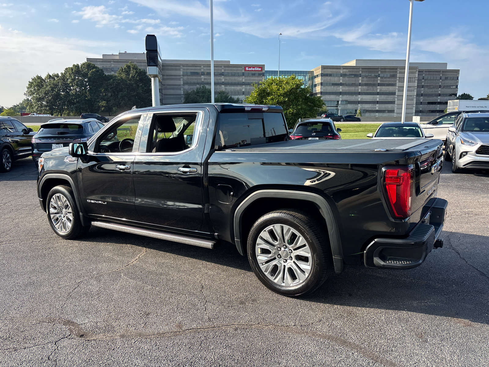 Used 2022 GMC Sierra 1500 Denali w/ Denali Premium Package AWD/4WD image 5