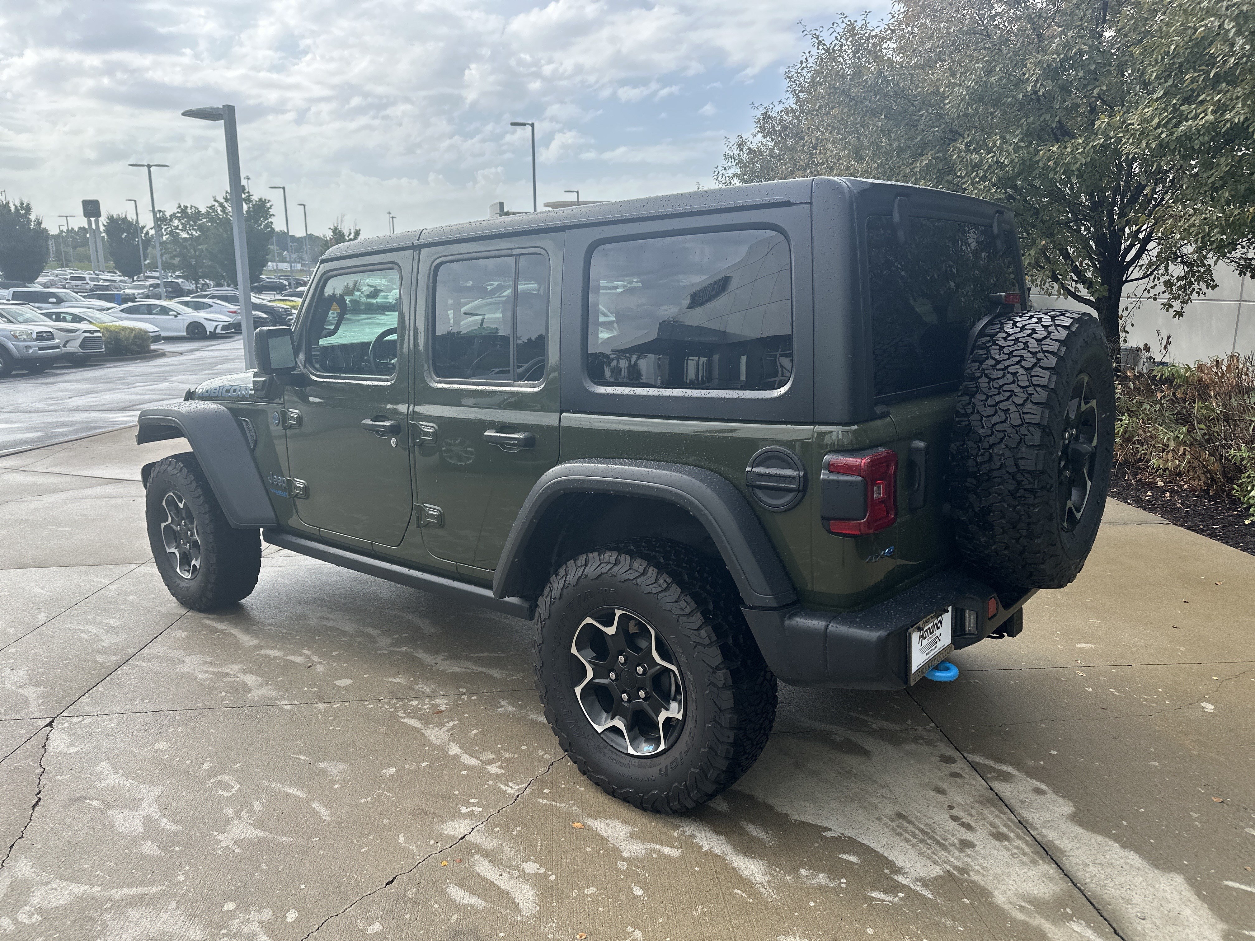 Used 2022 Jeep Wrangler Unlimited Rubicon 4xe w/ Cold Weather Group AWD/4WD image 7