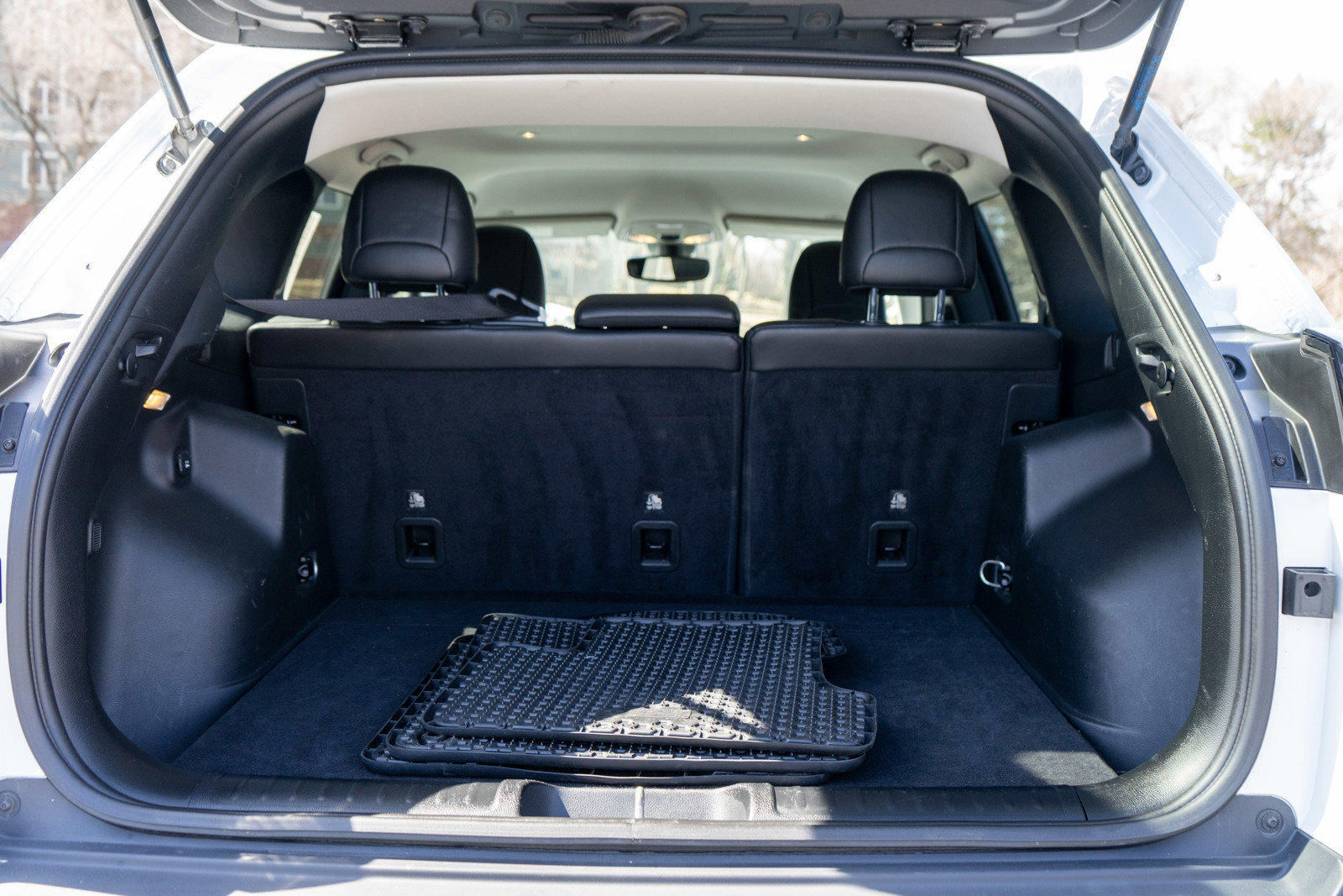 Used 2019 Jeep Cherokee Trailhawk w/ Cold Weather Group image 9