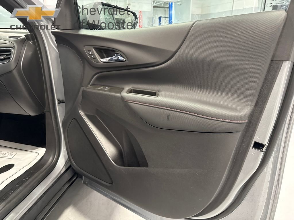 Used 2023 Chevrolet Equinox RS image 30