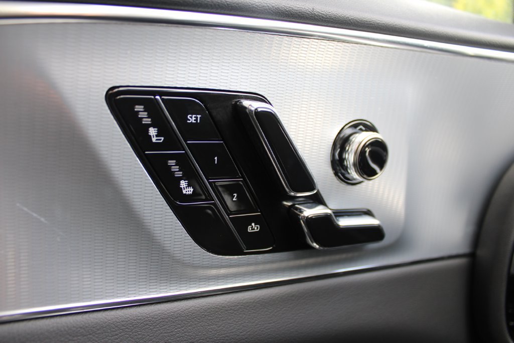 Used 2024 Cadillac Lyriq Tech w/ Driver Assist Package AWD/4WD image 30