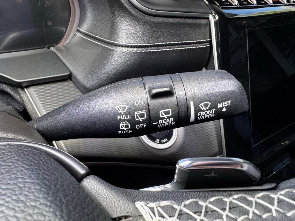 Used 2024 Jeep Grand Cherokee L Laredo image 25