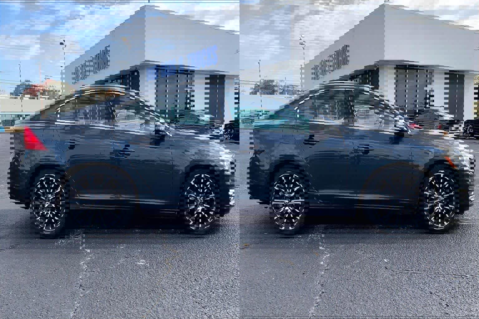 Used 2016 Volvo S60 T5 Premier w/ Convenience Package image 34