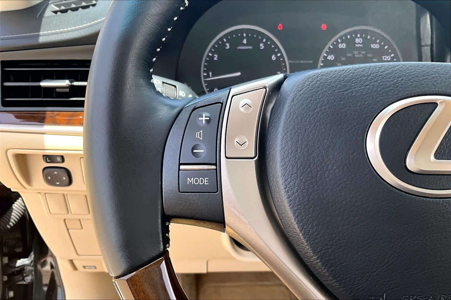 Used 2014 Lexus ES 350 w/ Luxury Package FWD image 21