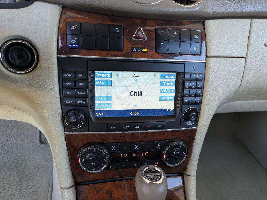 Used 2009 Mercedes-Benz CLK 550 Cabriolet w/ Premium II Pkg image 19