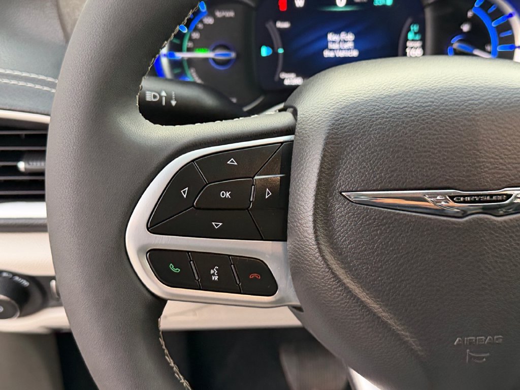 Used 2022 Chrysler Pacifica Touring-L w/ Uconnect Theater Family Group FWD image 20
