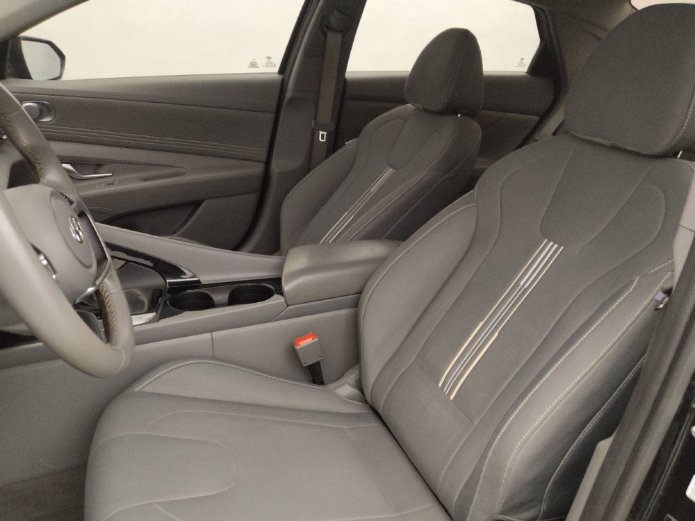 Used 2022 Hyundai Elantra SEL w/ Convenience Package FWD image 17