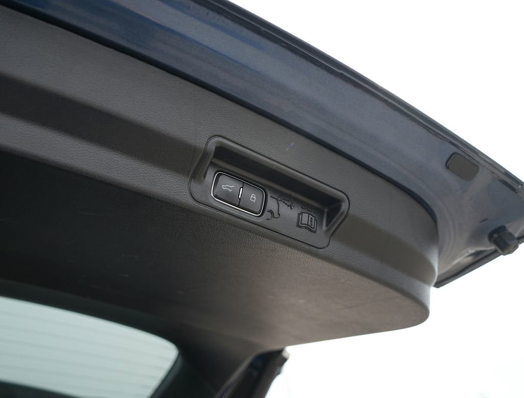 Used 2020 Ford Explorer XLT w/ Equipment Group 202A image 28