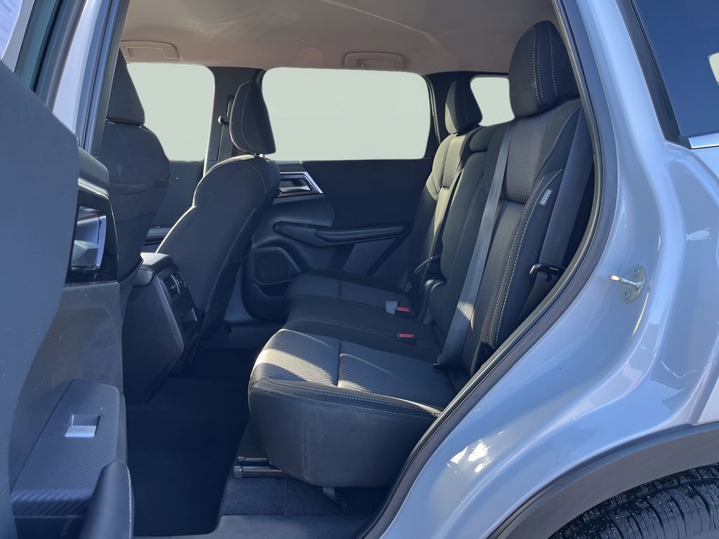 Used 2022 Mitsubishi Outlander ES image 28