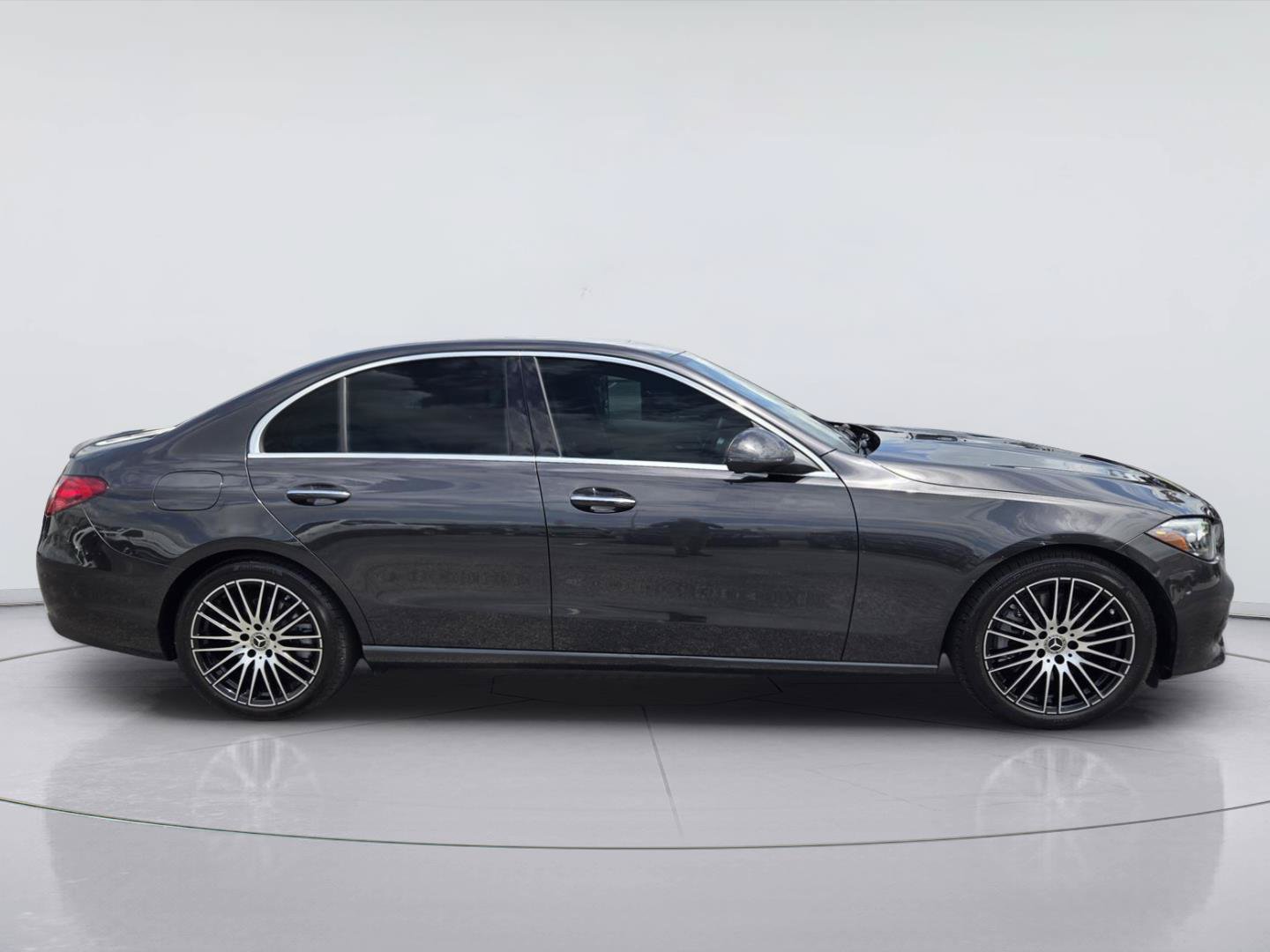 Used 2025 Mercedes-Benz C 300 Sedan image 4