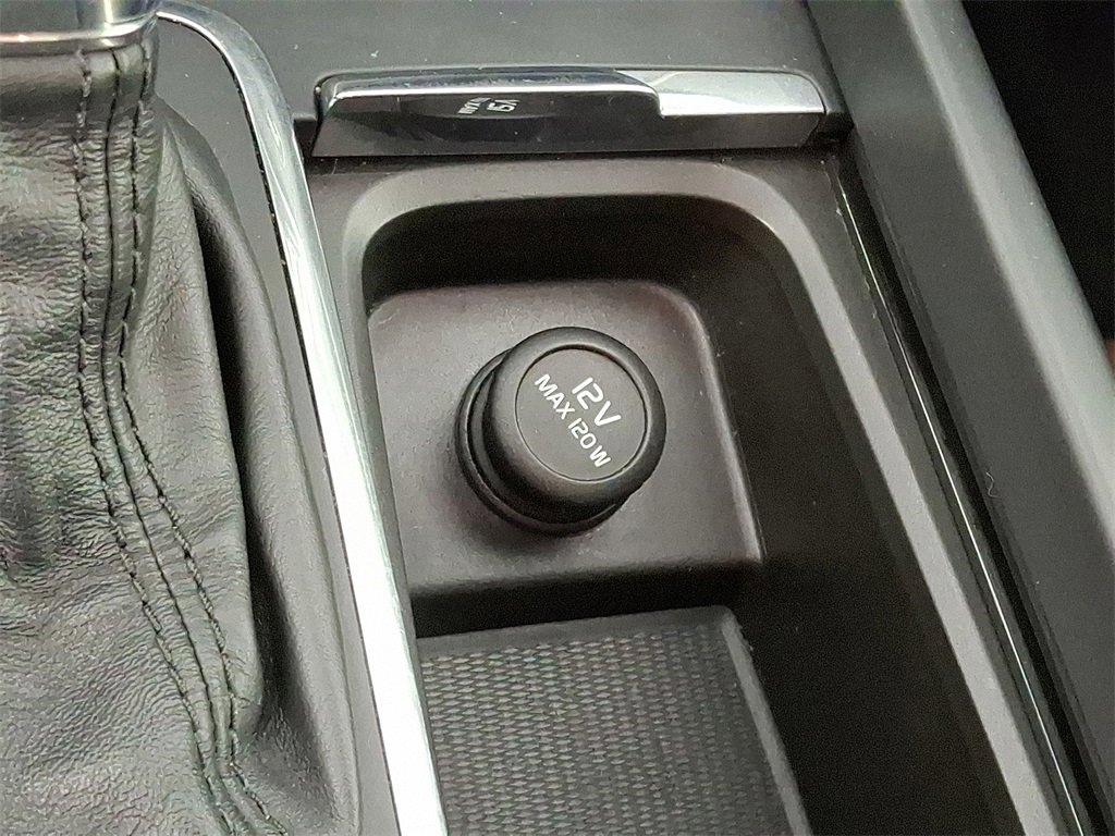 Used 2018 Volvo XC60 T5 Momentum w/ Vision Package image 29