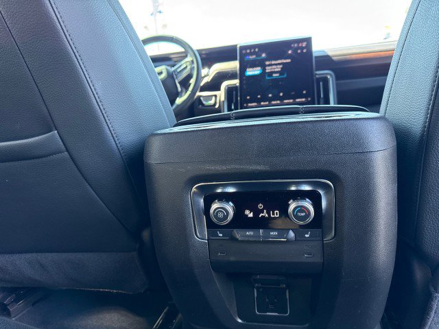 Used 2025 GMC Yukon XL Denali RWD image 16