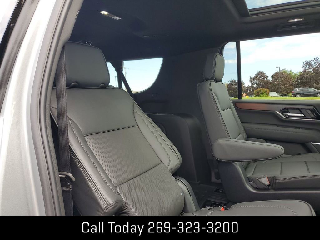 New 2025 GMC Yukon XL Denali w/ Denali Reserve Package image 30