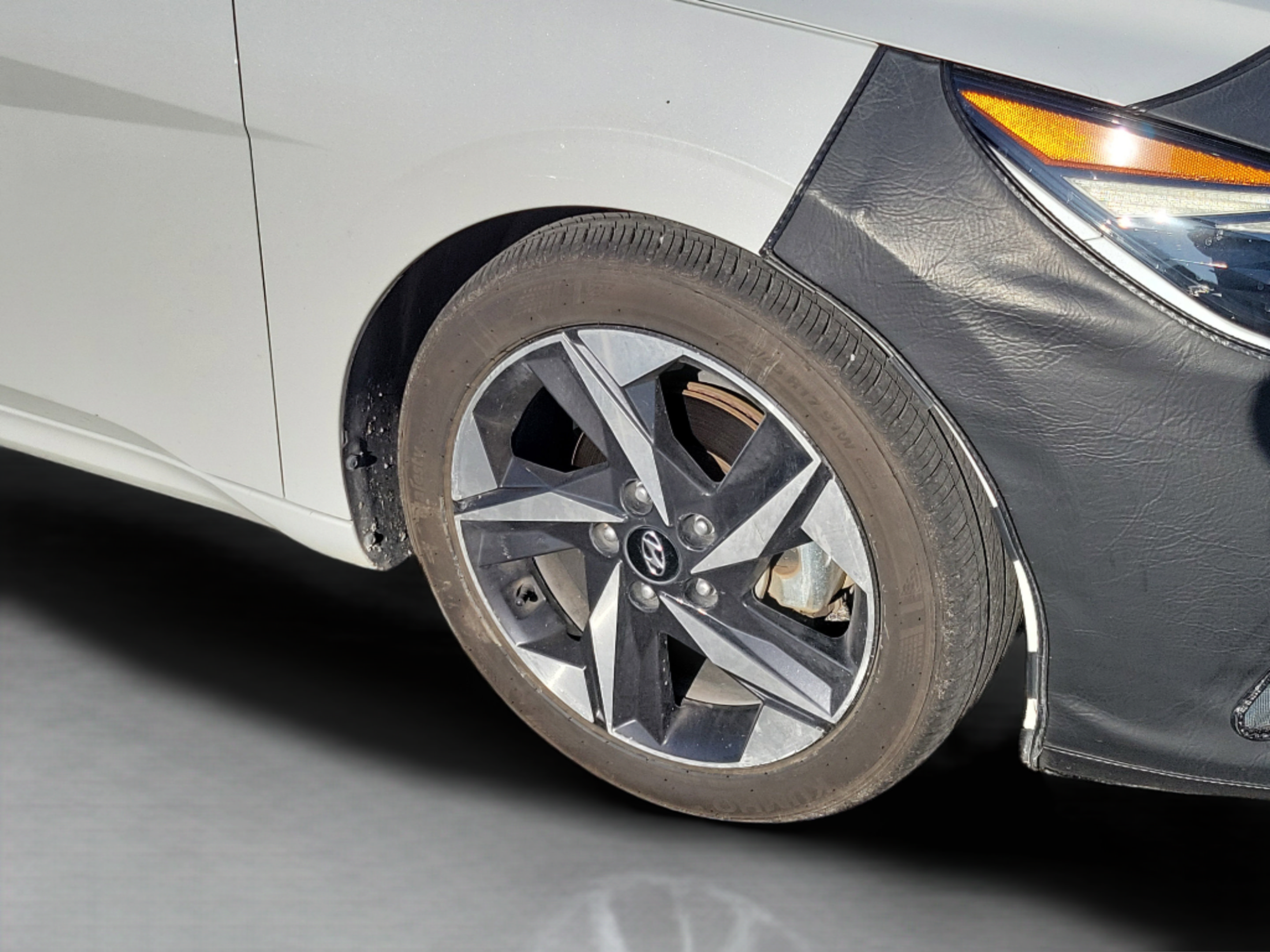 Used 2022 Hyundai Elantra Limited FWD image 14