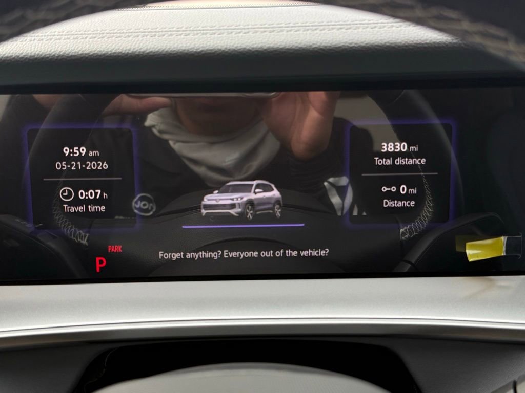 Certified 2025 Volkswagen Tiguan SE FWD image 30
